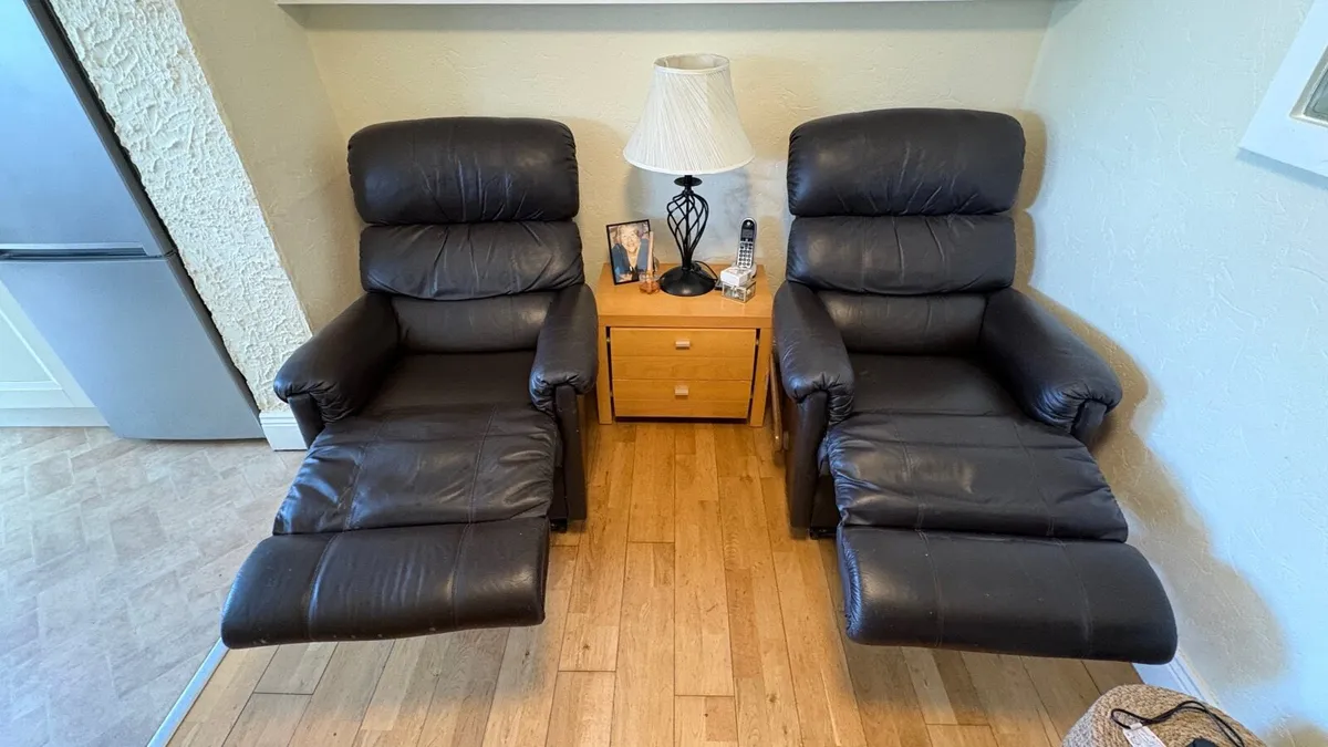 Leather recliners - Image 3