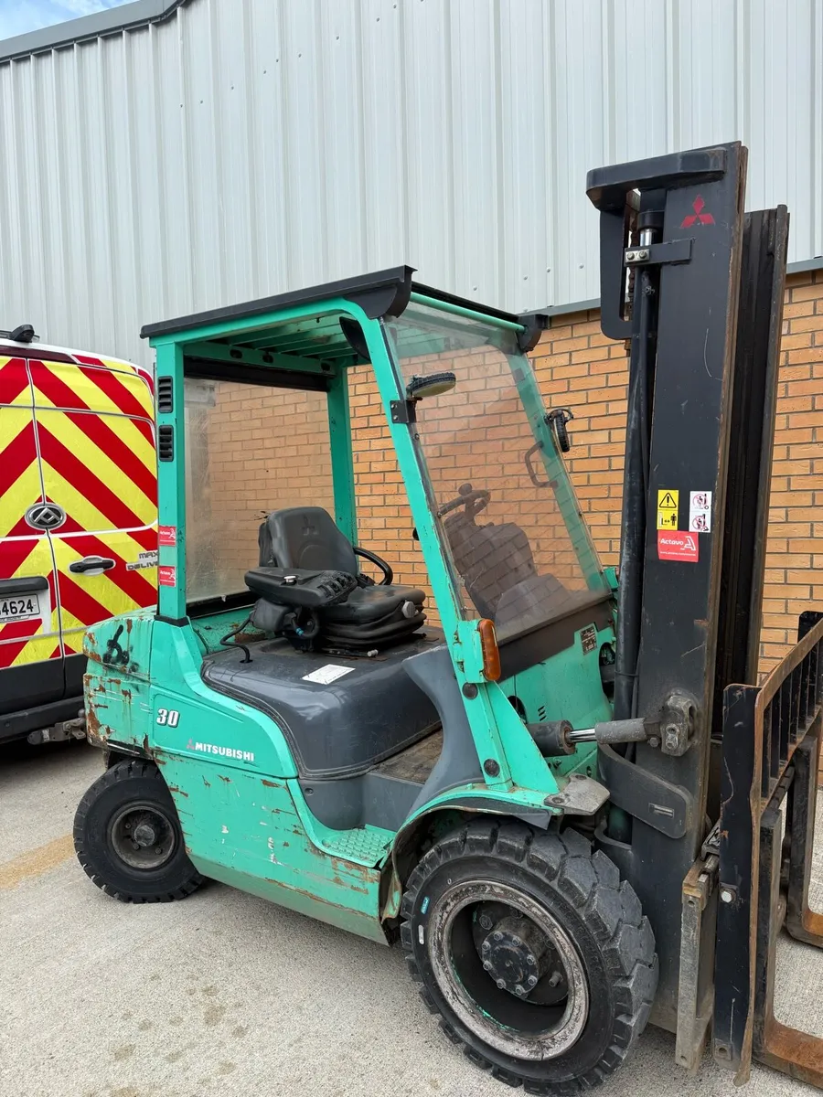 Forklift - Image 3