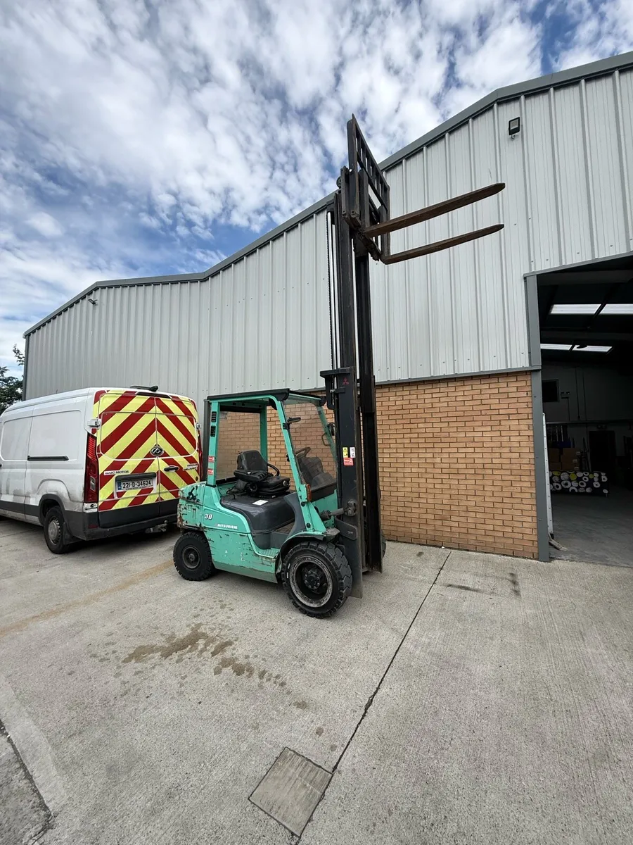 Forklift - Image 2