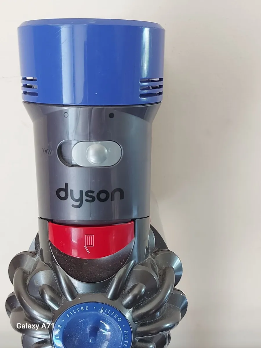 Dyson V7 Absolute cordless Vacuum Cleaner , in exc - Image 3