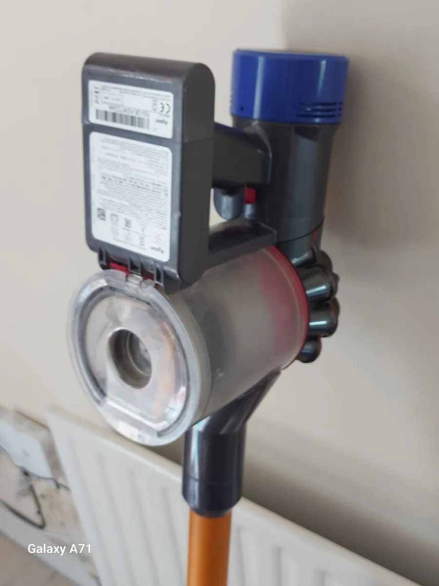 Dyson V7 Absolute cordless Vacuum Cleaner , in exc - Image 4
