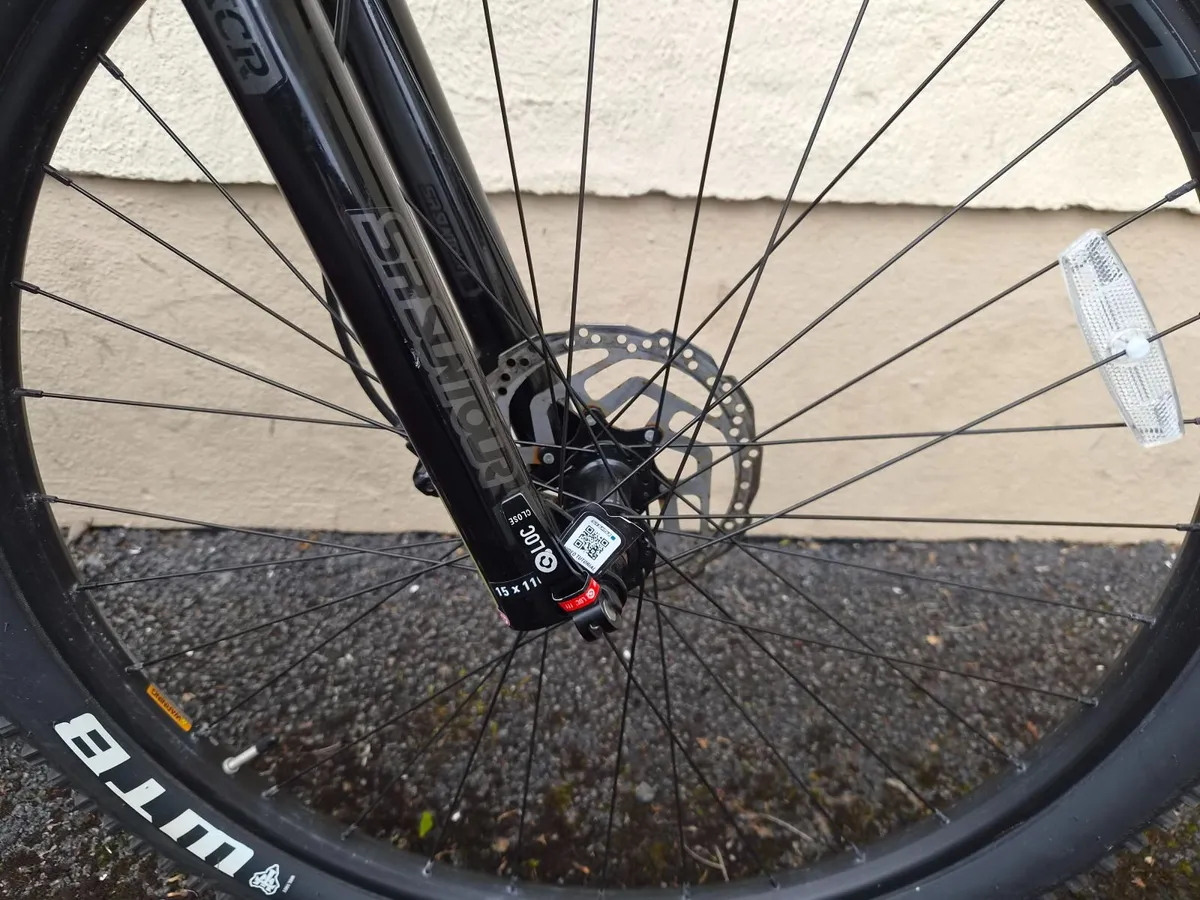 Cannondale SR Suntour XCR Bicycle - Image 3