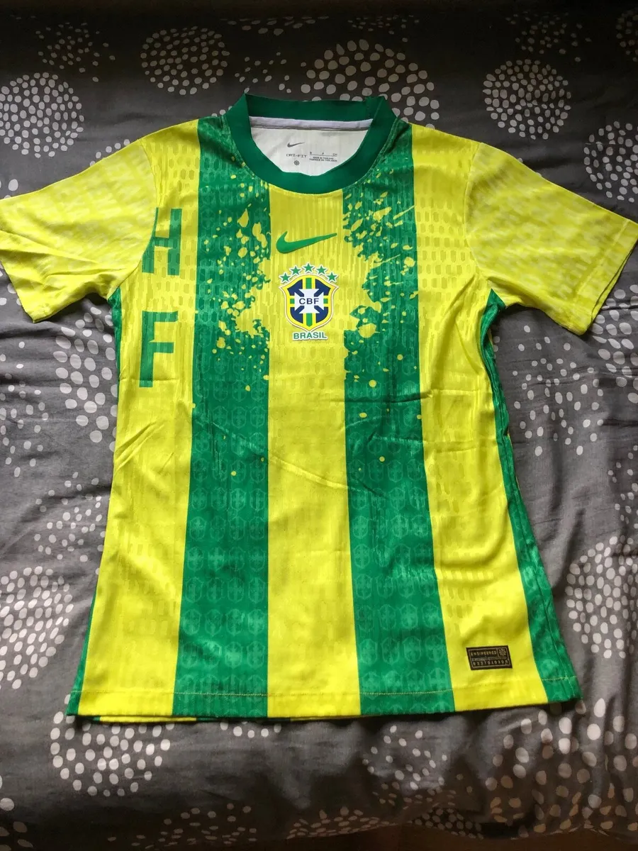 Brazil football jersey - Image 1