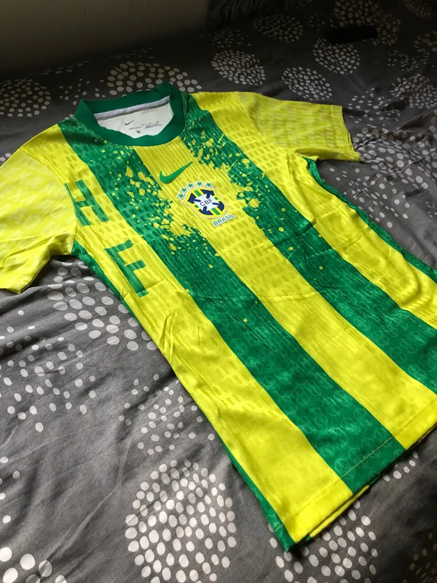 Brazil football jersey - Image 2