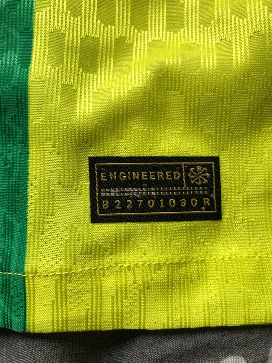 Brazil football jersey - Image 4