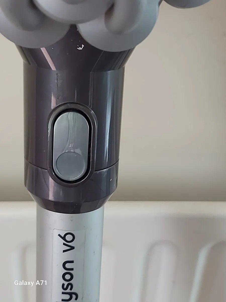 Dyson V6 Cordless Vacuum Cleaner with Charger - Image 3