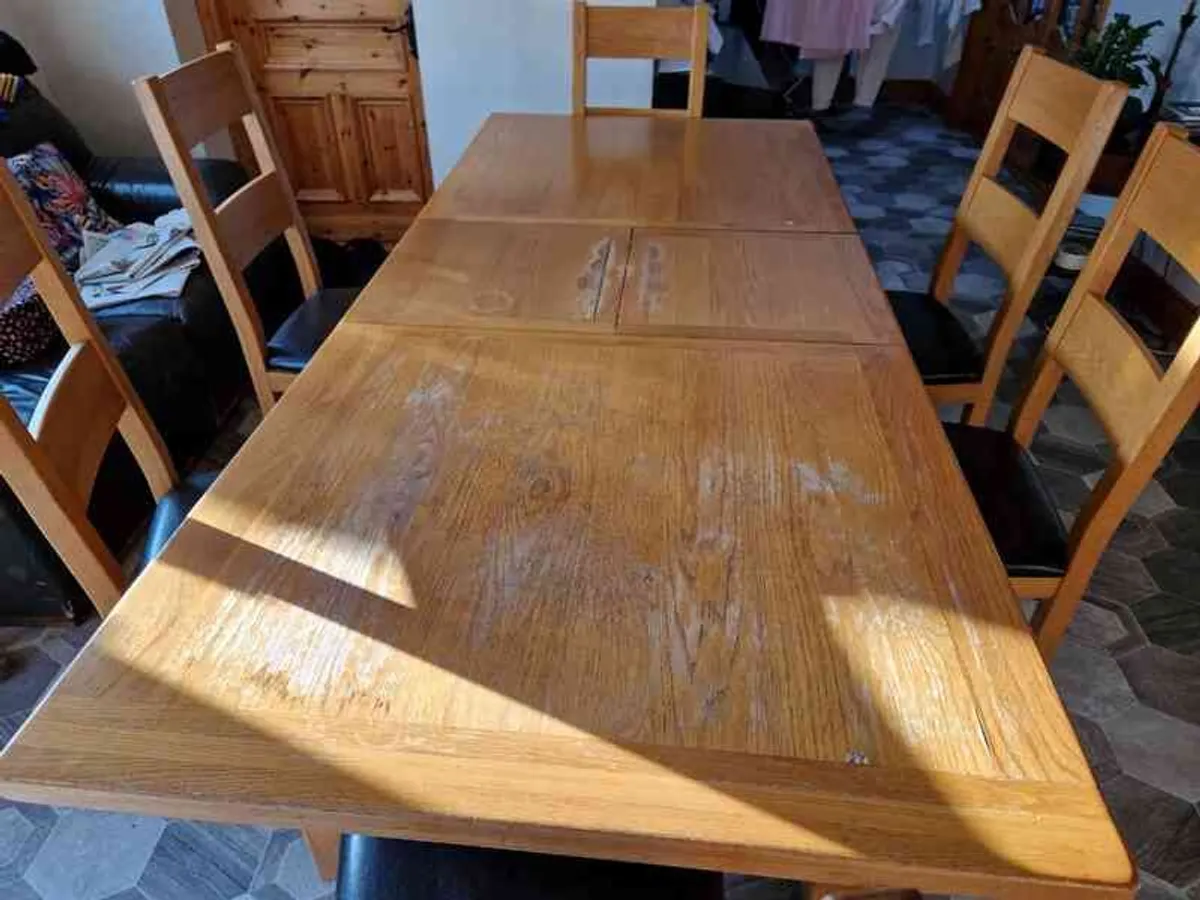 Kitchen table & 6 chairs - priced to sell - Image 1