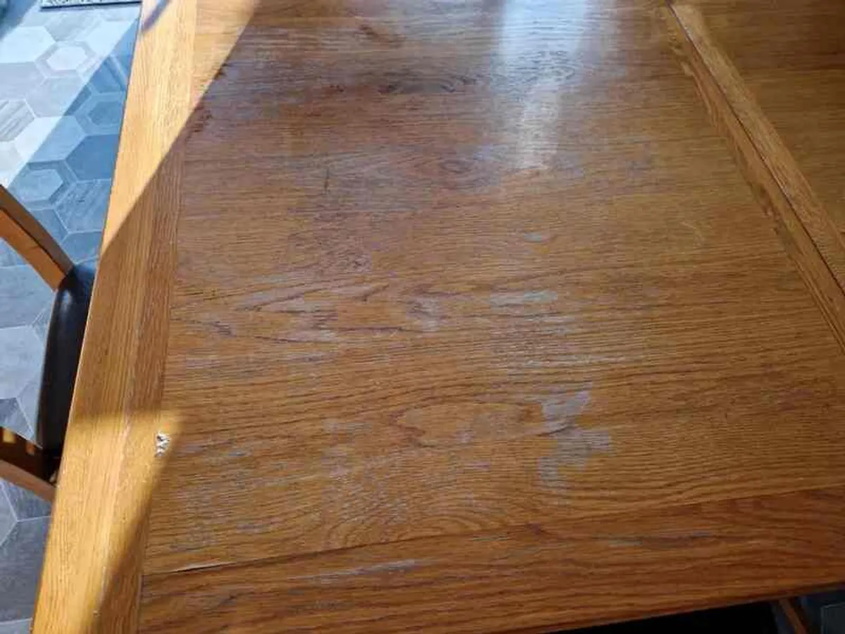 Kitchen table & 6 chairs - priced to sell - Image 2