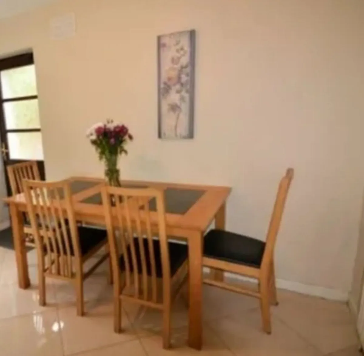 Table with 4 chairs