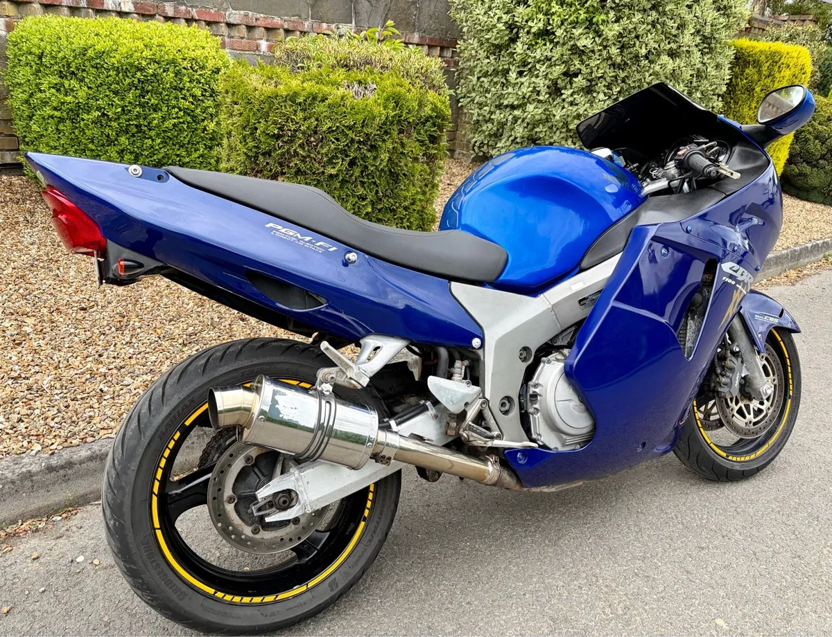 Honda CBR1100XX BLACKBIRD - Image 3