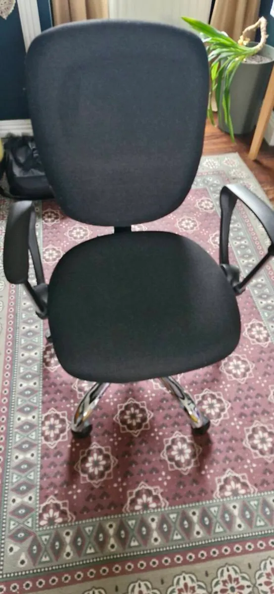 Office chair - Image 1