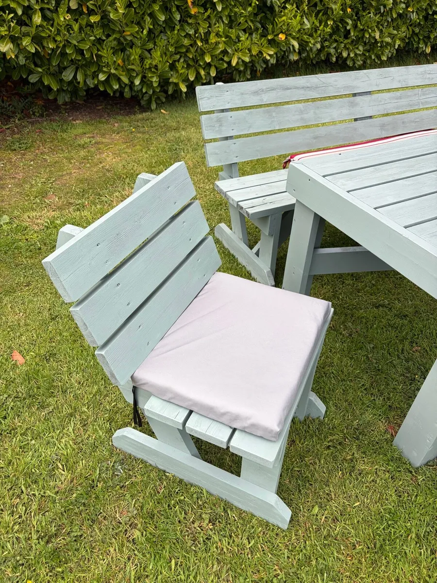 Garden table and chairs - Image 3