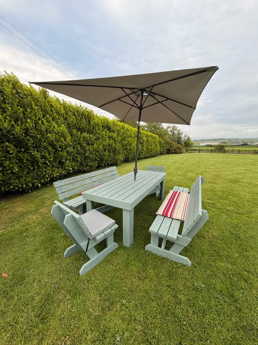 Garden table and chairs - Image 1