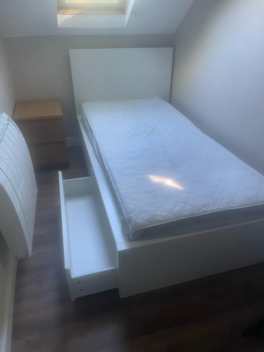 Beds - Image 2