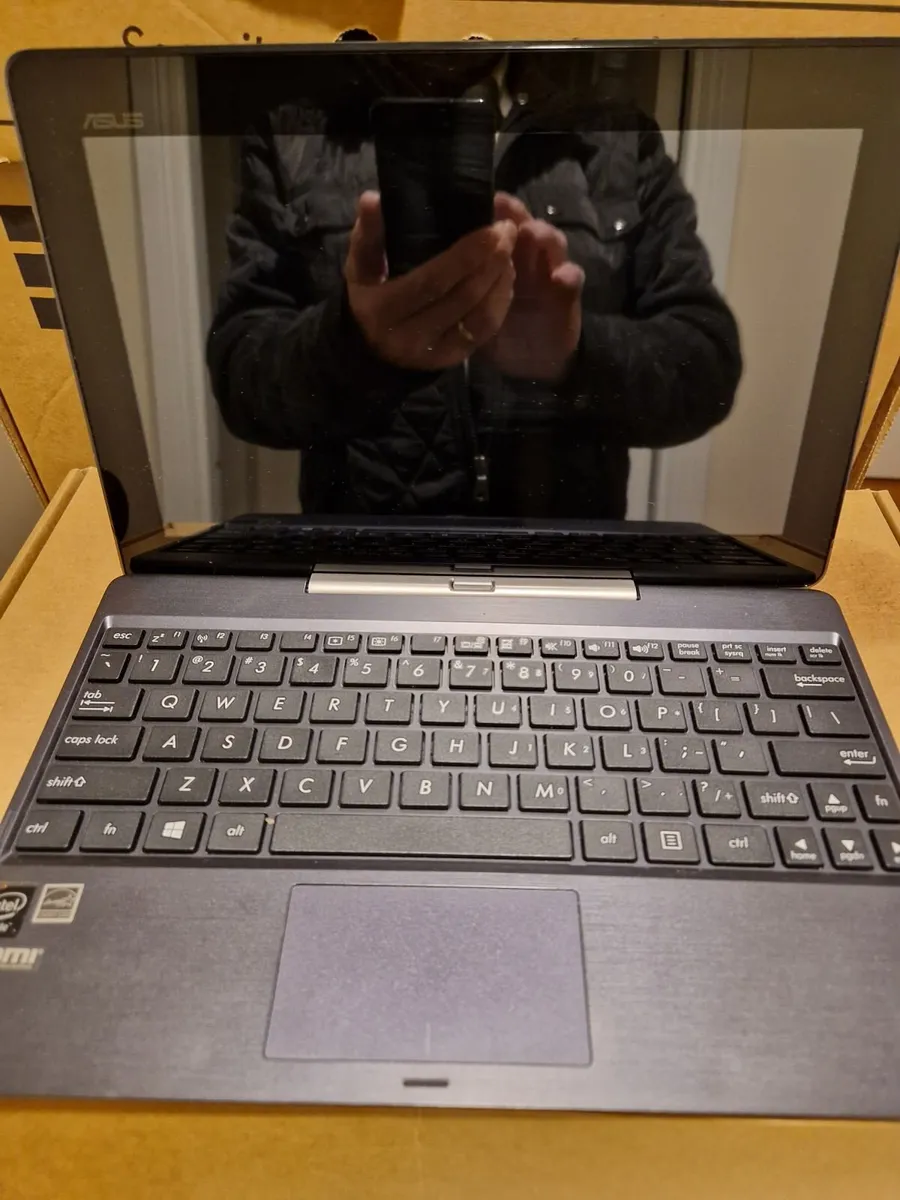 ASUS Laptop Tablet CN9935, Windows 8, 2GB Ram 64GB - Image 3