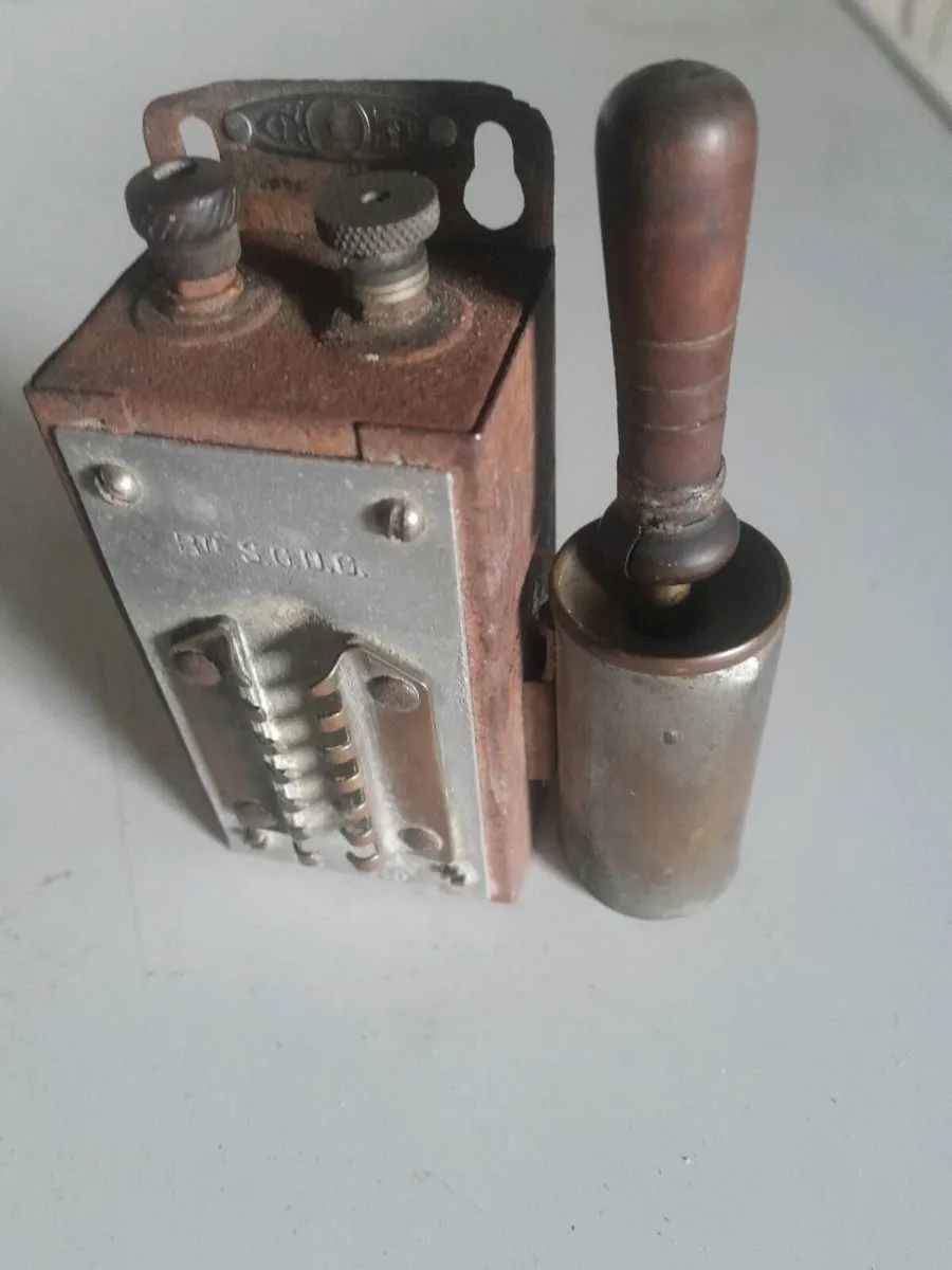 Vintage  French wall lighter - Image 4