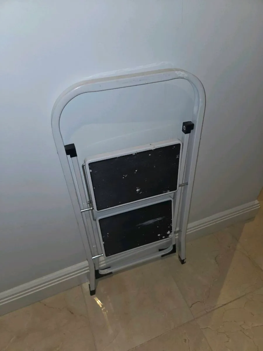 Step ladder - Image 2