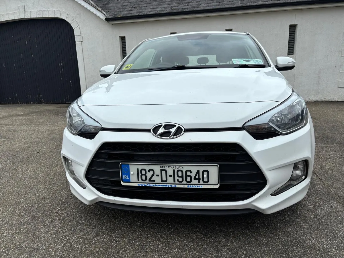 Hyundai i20 Classic coupe 2018 1.4D - Image 2