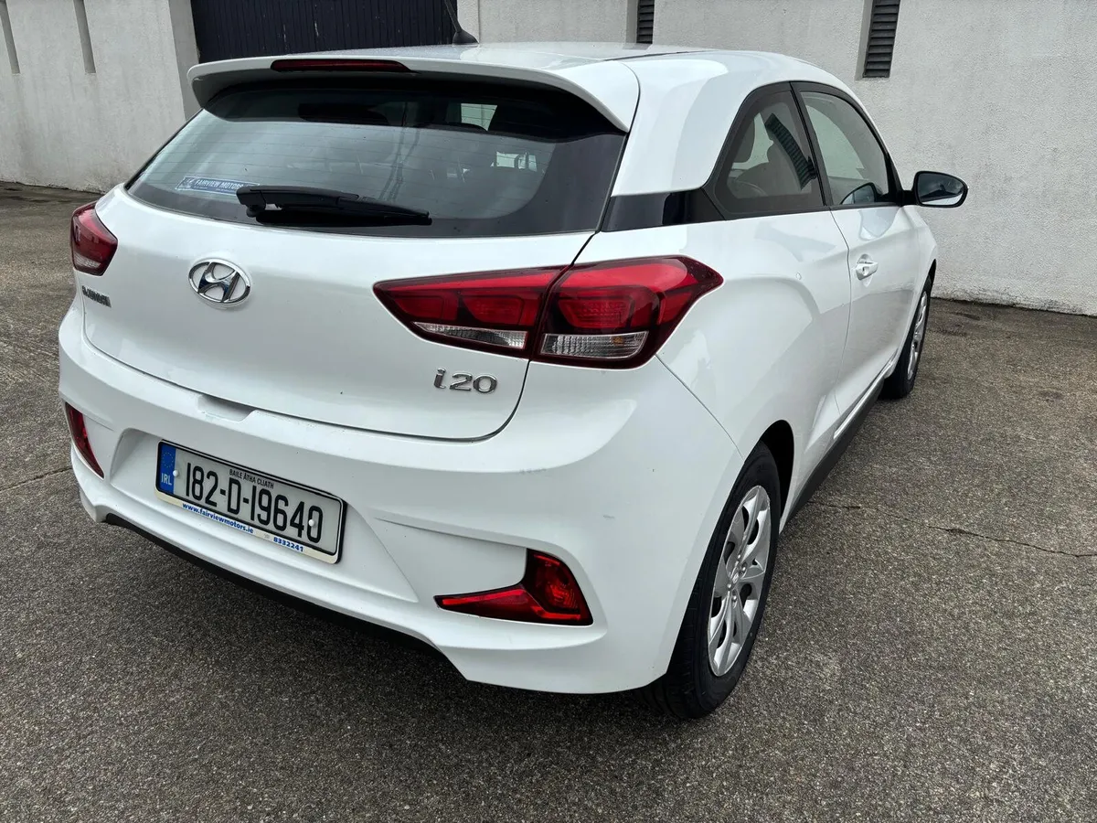 Hyundai i20 Classic coupe 2018 1.4D - Image 4