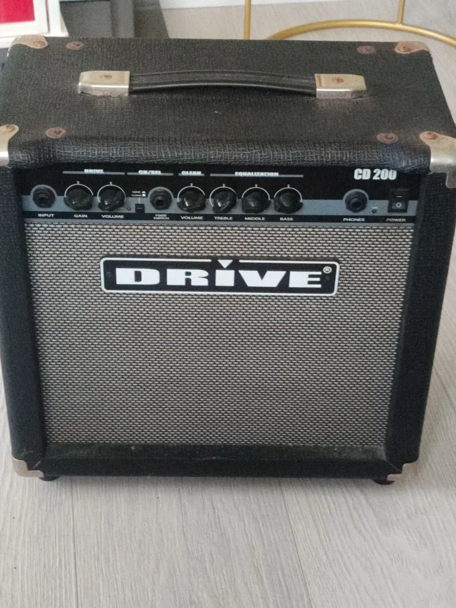 Music equipment  guitars and amps - Image 1