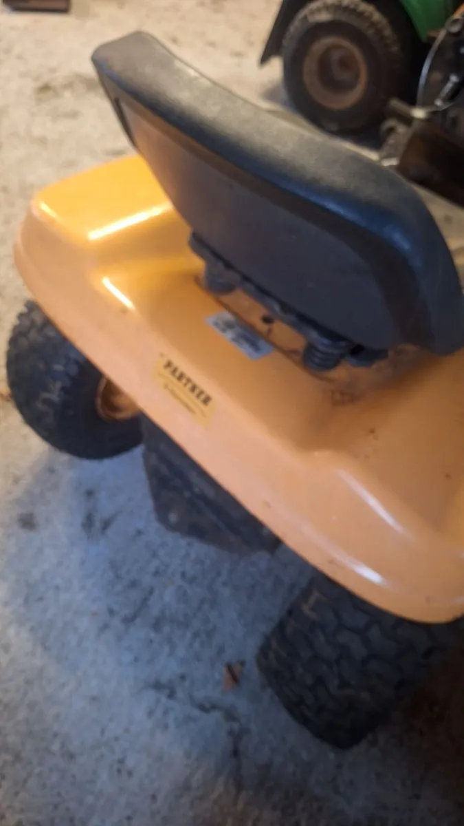 Ride on mower - Image 1