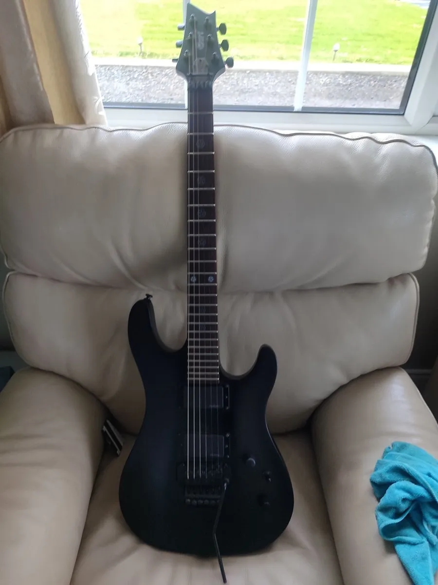 Music equipment  guitars and amps - Image 3