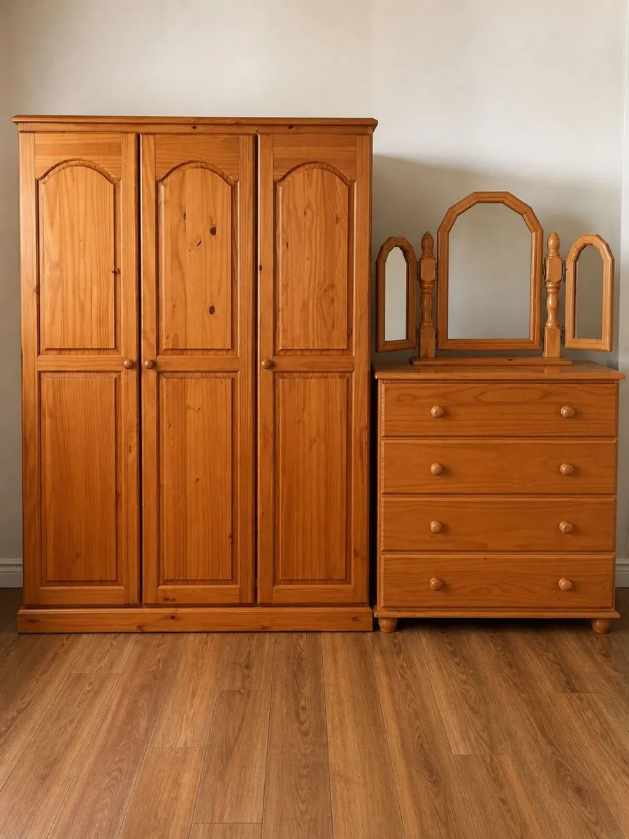 Triple Door Wardrobe Chest of Drawers with mirrors