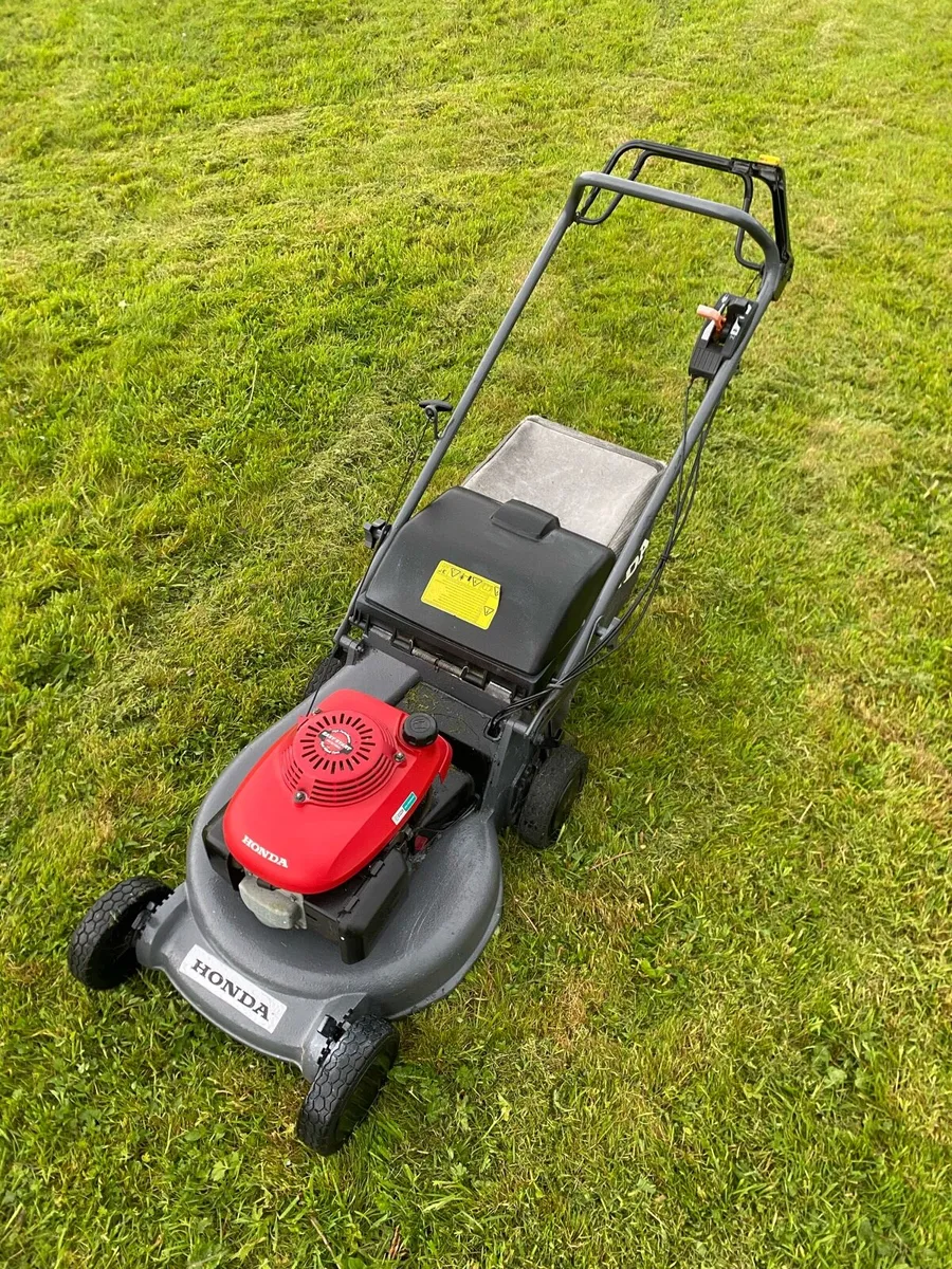 Honda Lawnmower Self Drive - Image 1