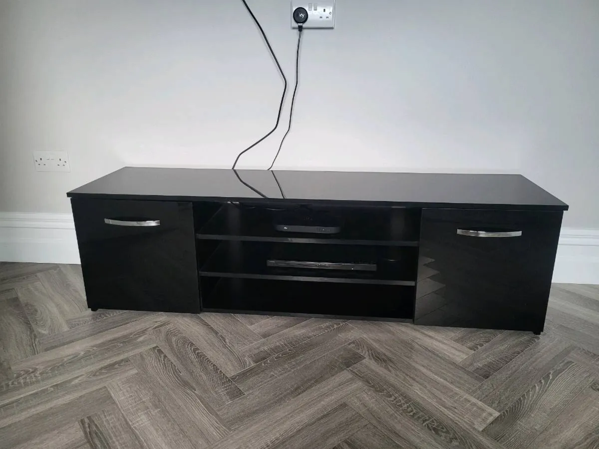 Tv unit