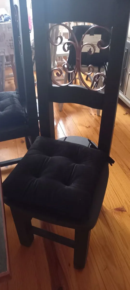Upcycled dining table and 6 dining chairs - Image 2