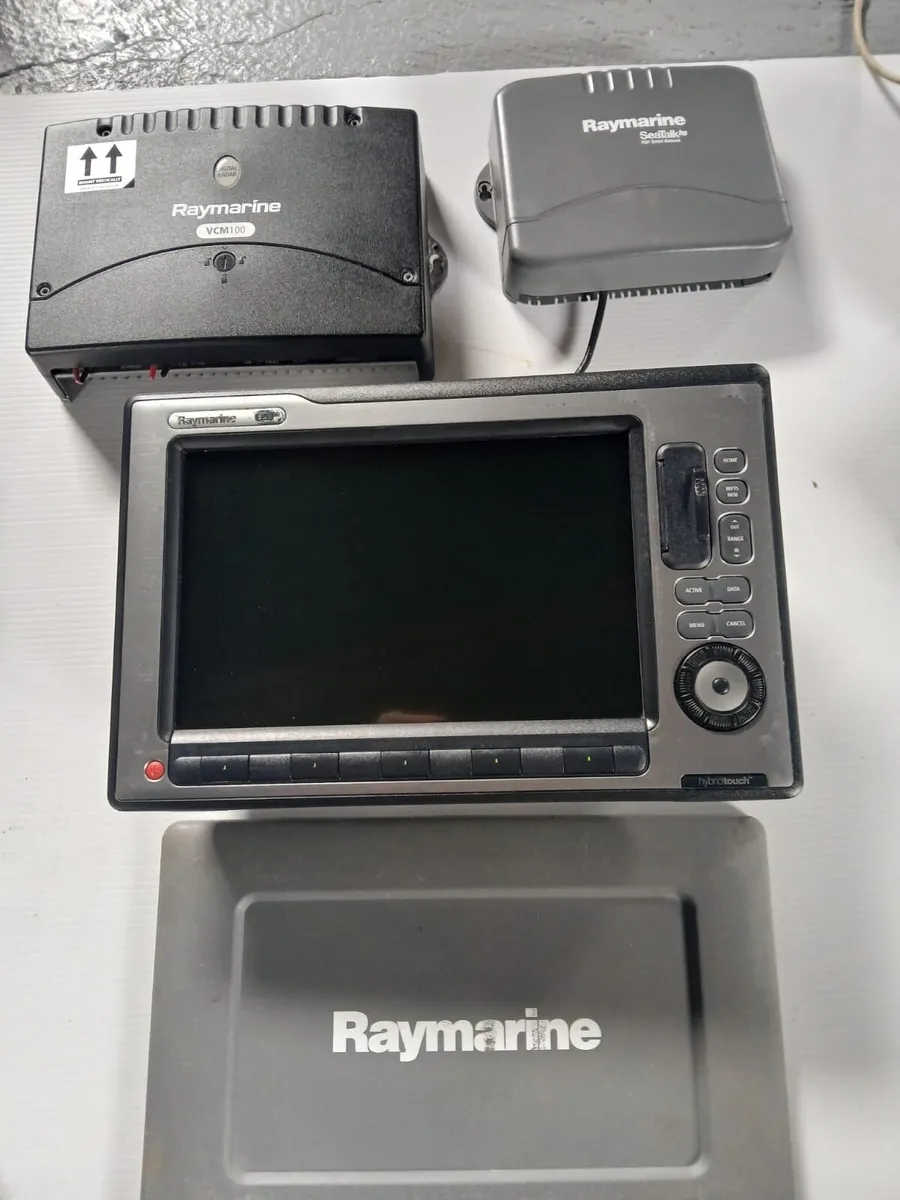 Raymarine Radar,Plotter,Airmar sounder, Autopilot - Image 2