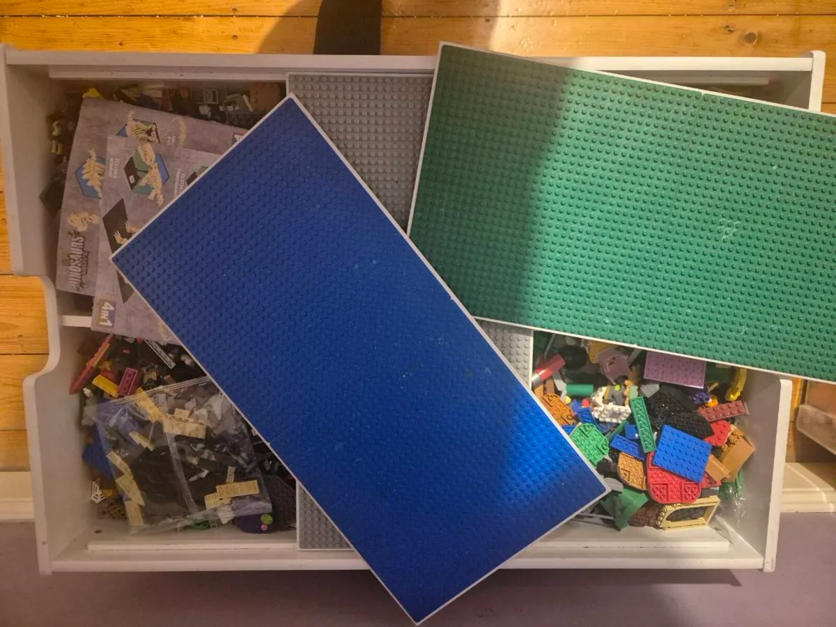Lego table - Image 2