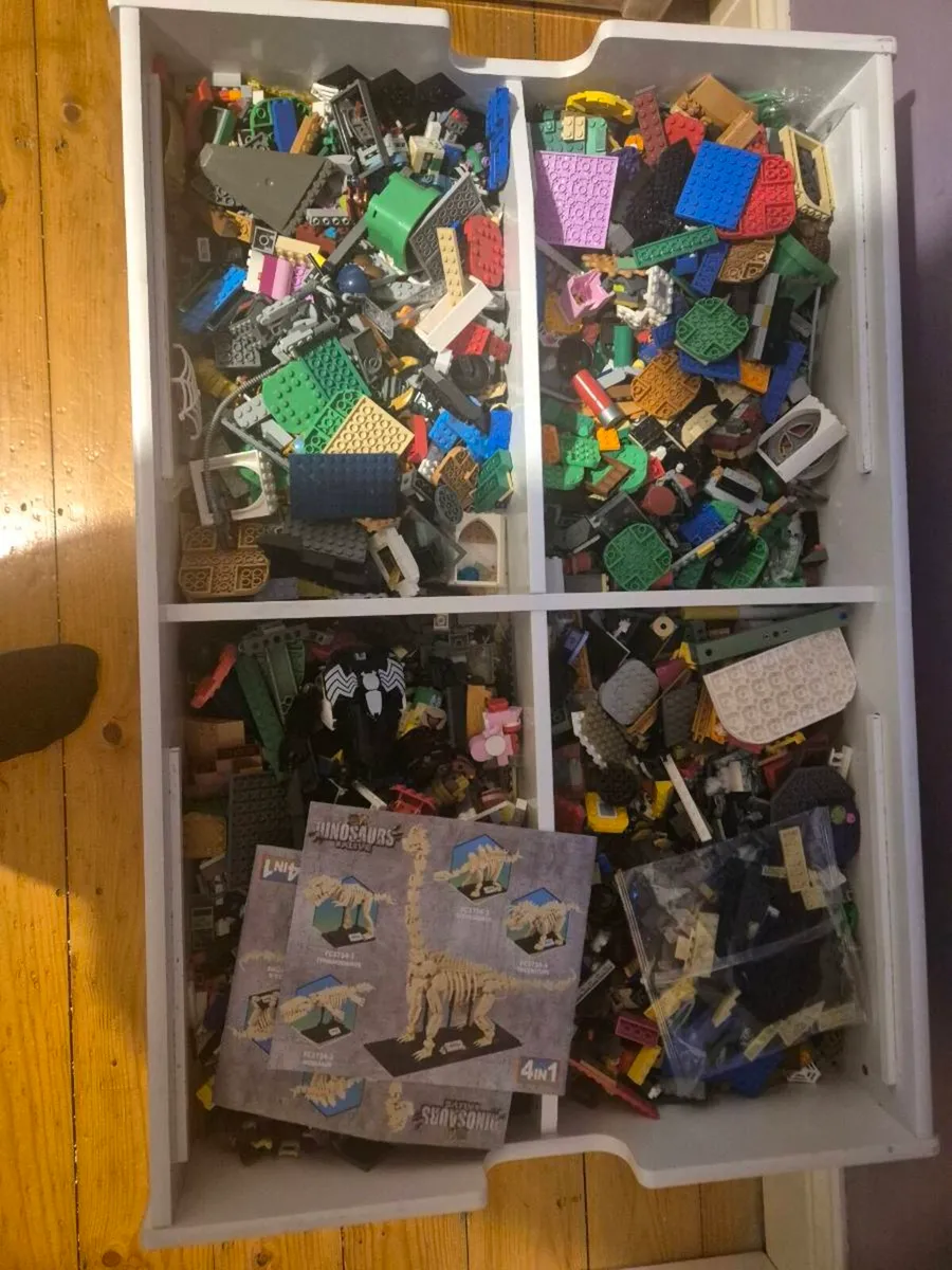 Lego table - Image 3