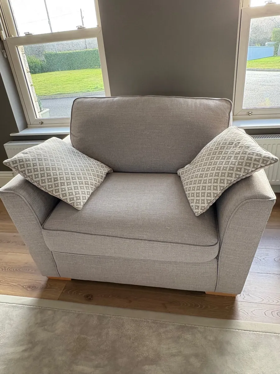 Corner couch and large arm chair - Image 2