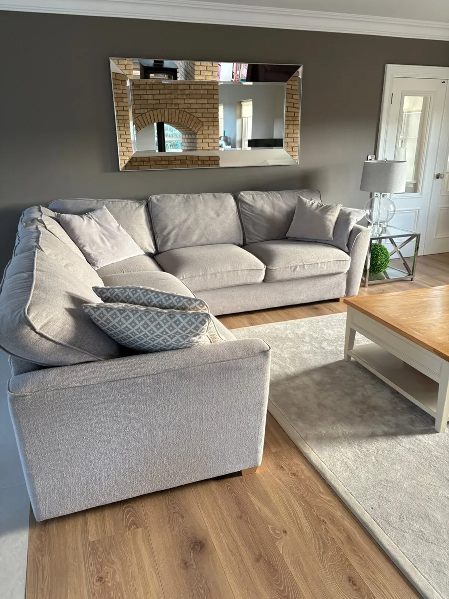Corner couch and large arm chair - Image 1