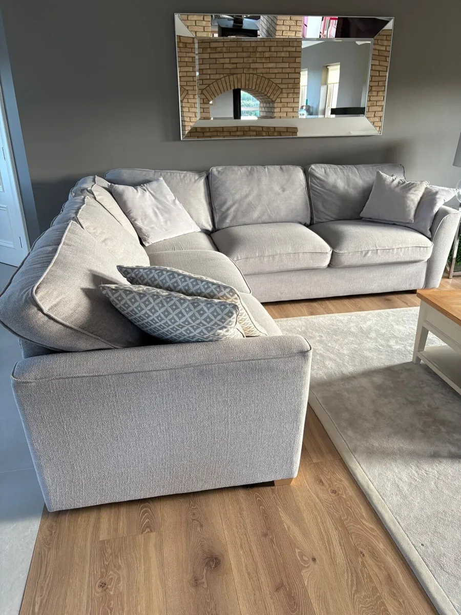 Corner couch and large arm chair - Image 3