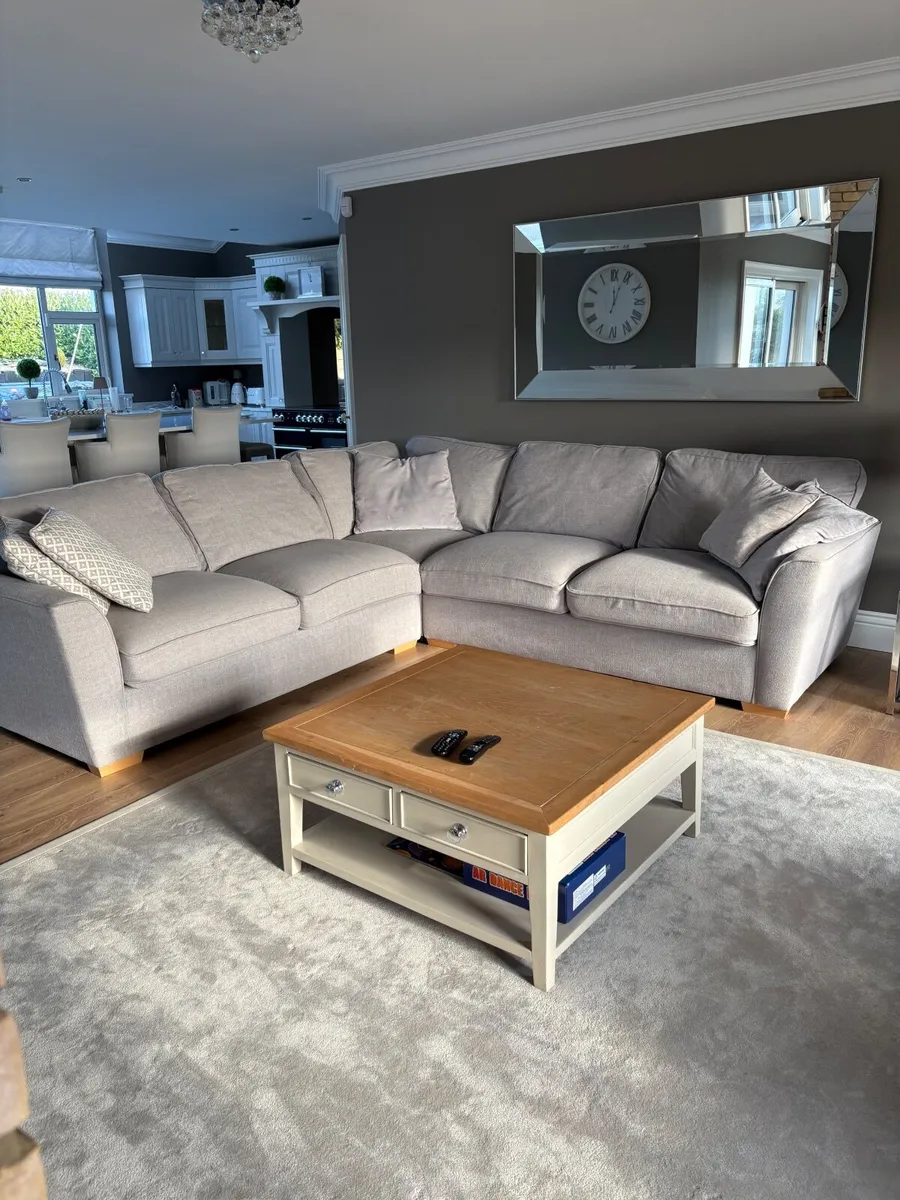 Corner couch and large arm chair - Image 4