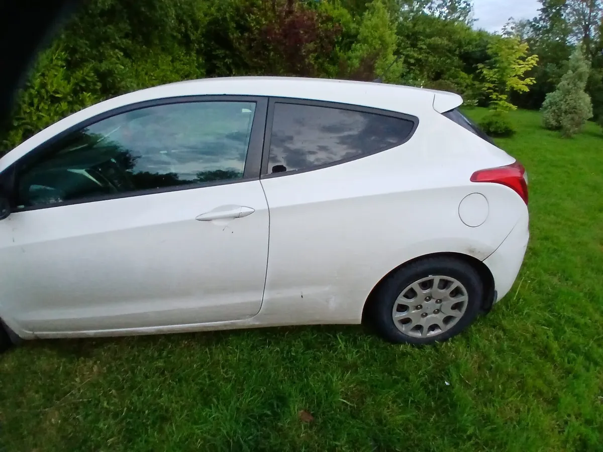 Hyundai i30 van - Image 2