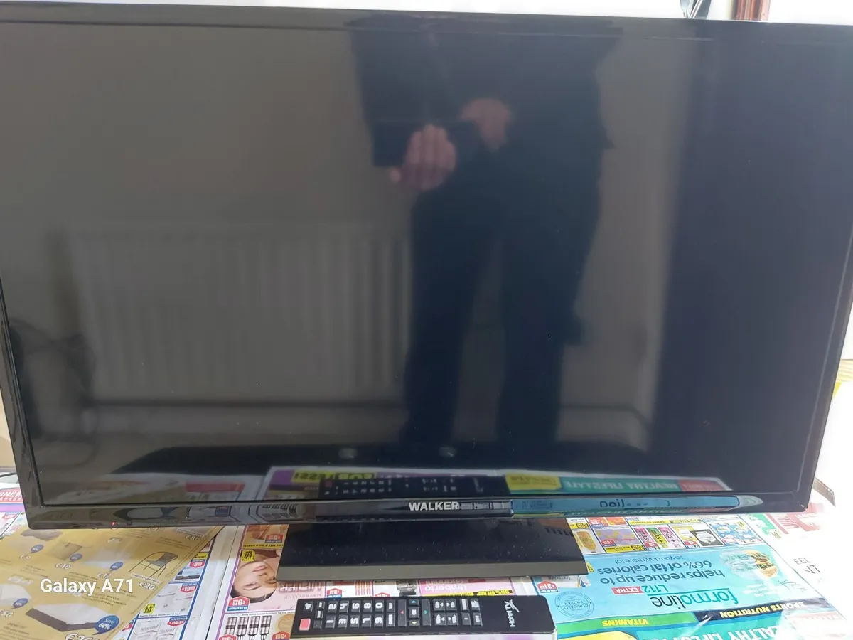 Walker TV, Model WPT3218LED, with Remote Control, - Image 4