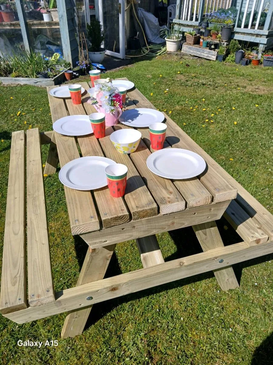 Beautiful picnic benches - Image 4