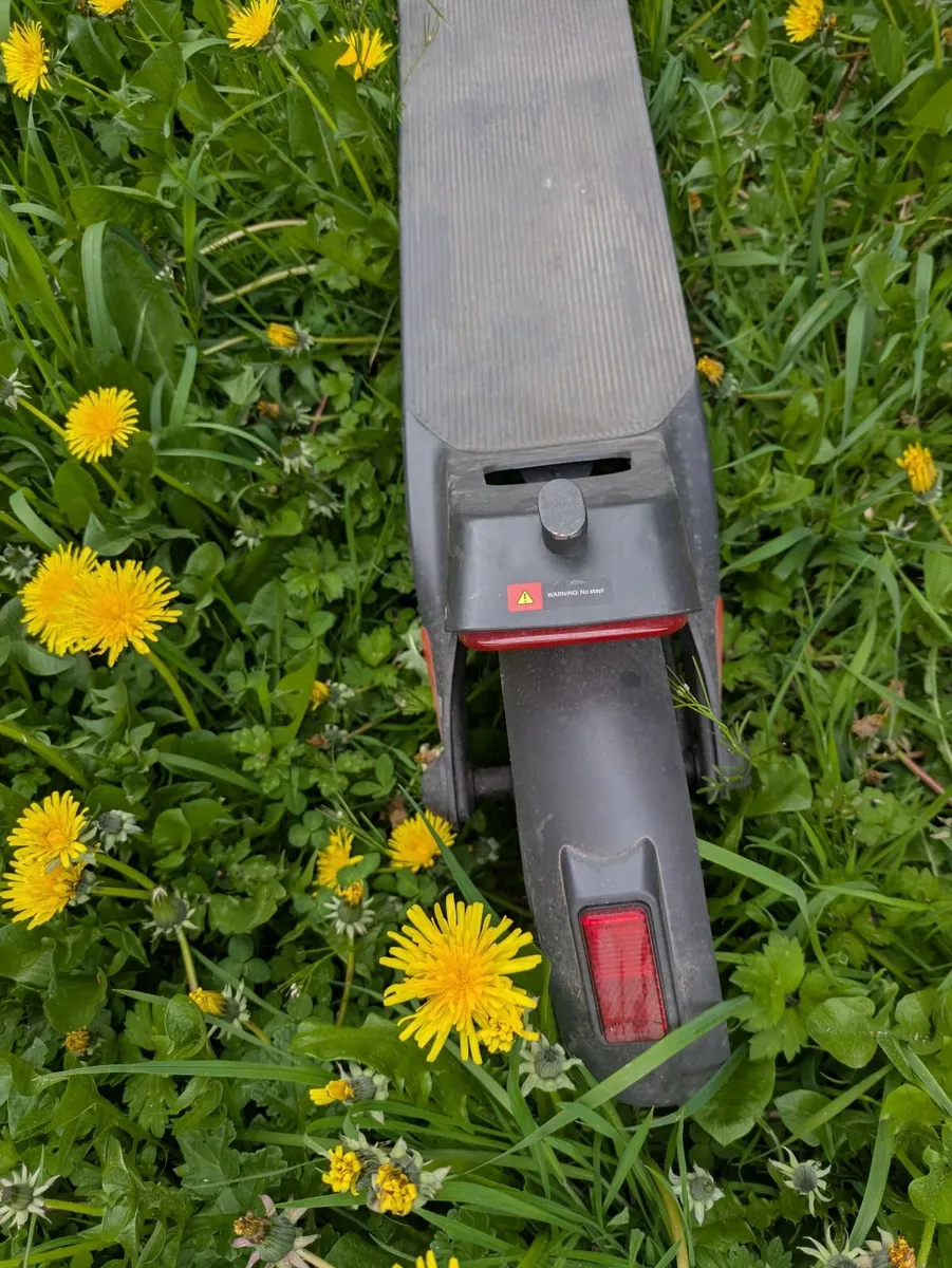Xiaomi electric scooter 4 lite 2nd gen - Image 3