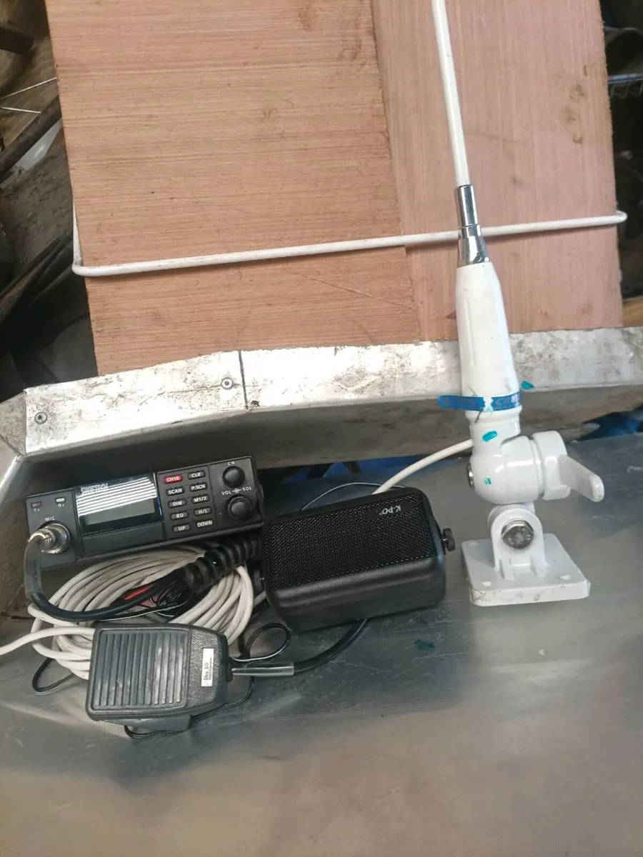 Marine Radio  2 Yamaha 9.9 - Image 3