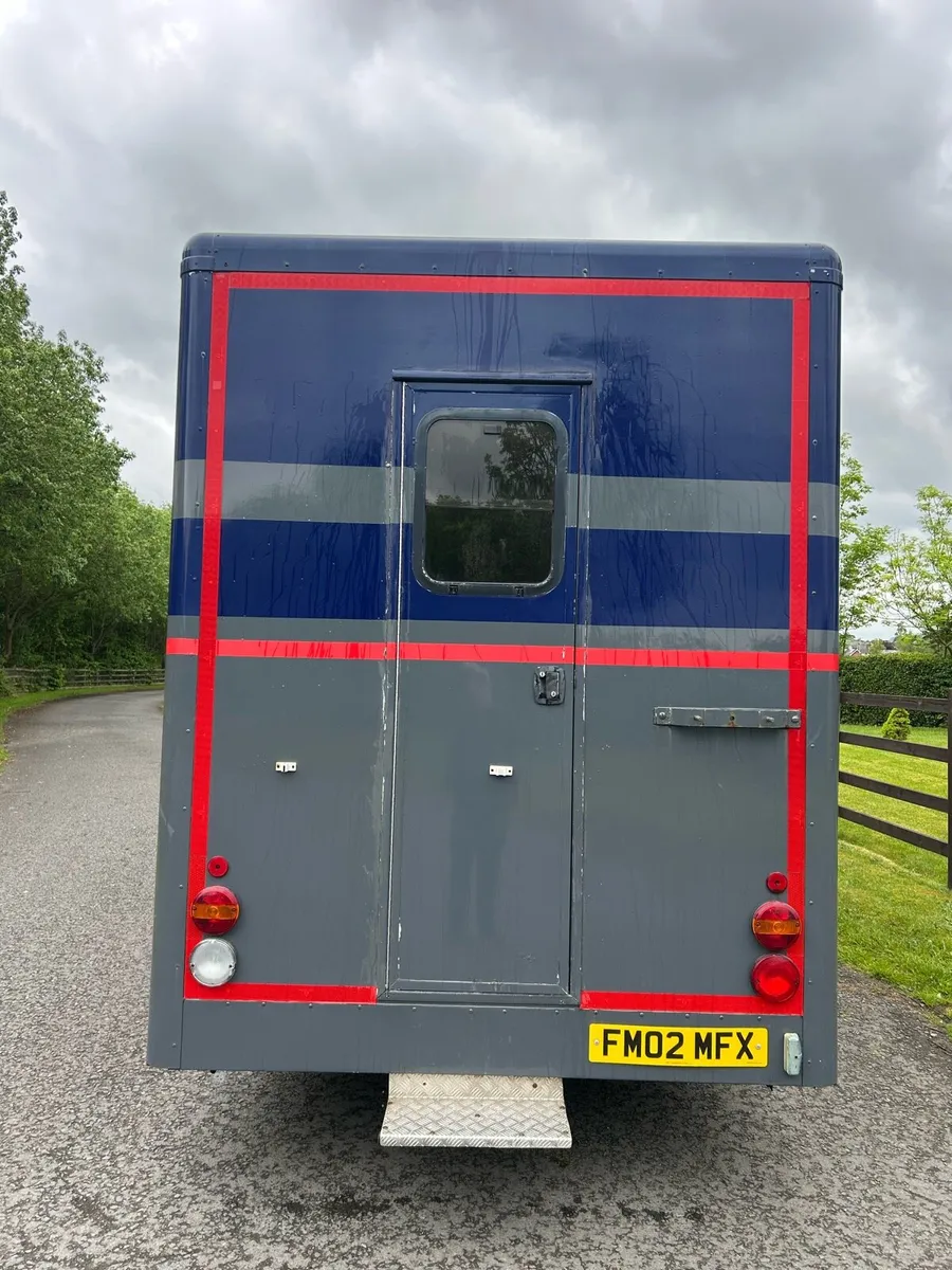 Mercedes 416 2 horse living quarters NI REG - Image 4