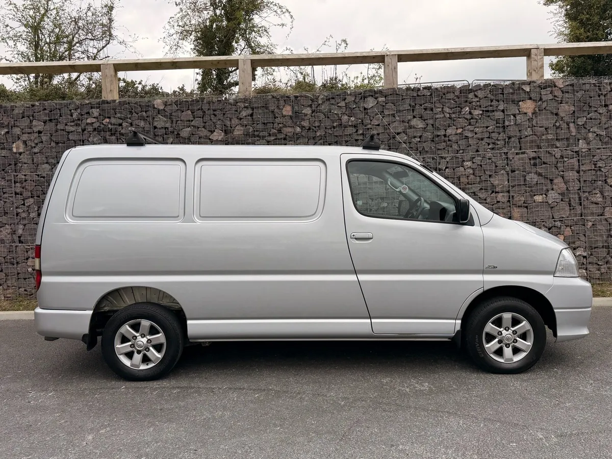 08 Toyota Hiace **SWB 120BHP** - Image 2