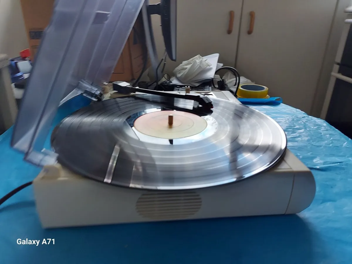 TECHNOSTAR Turntable Model TT217B in excellent con - Image 4