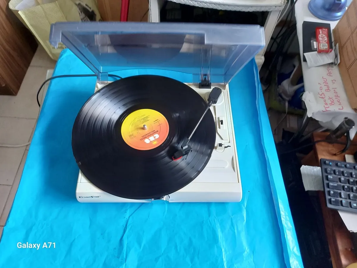 TECHNOSTAR Turntable Model TT217B in excellent con - Image 3