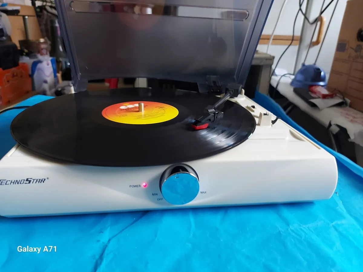 TECHNOSTAR Turntable Model TT217B in excellent con - Image 2