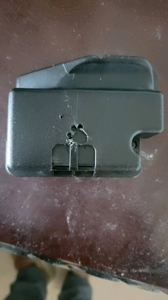 Thule roof box locking mechanism - Image 3