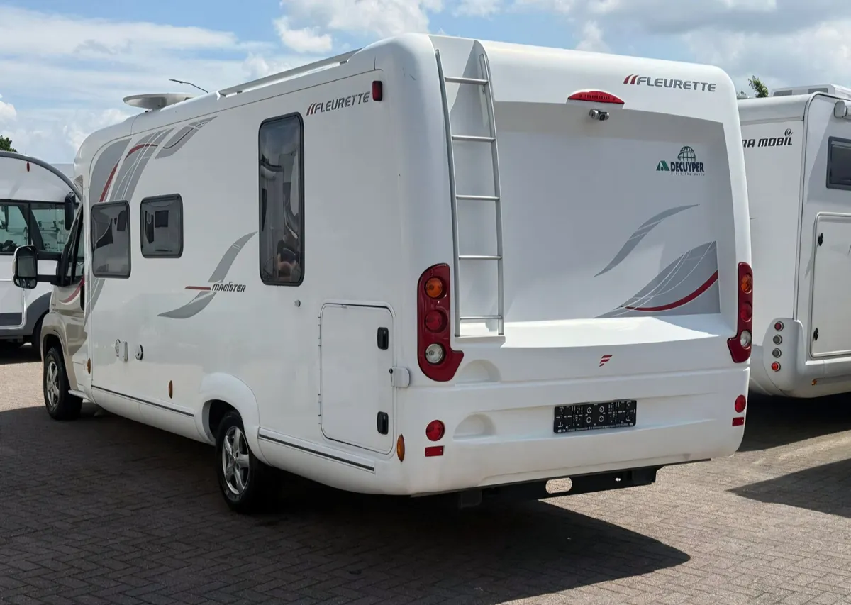 2012 RAPIDO FLEURETTE MAGISTER 73 ISLAND BED - Image 4
