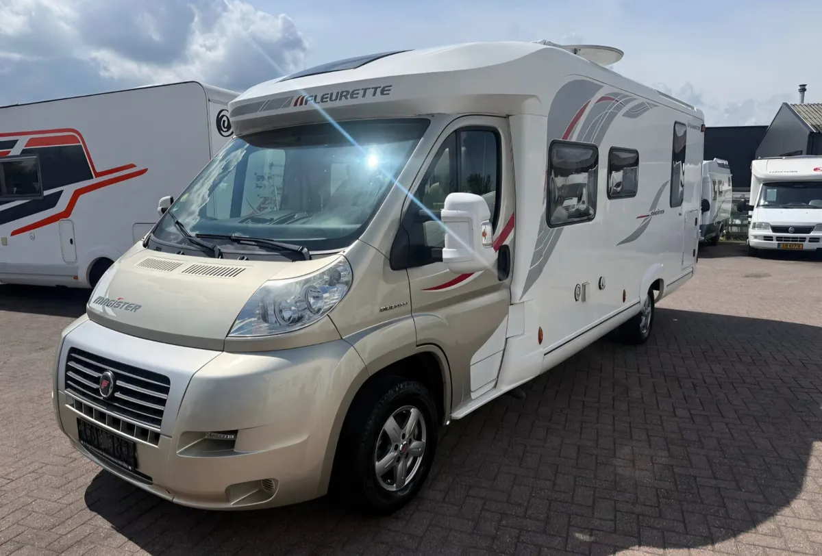 2012 RAPIDO FLEURETTE MAGISTER 73 ISLAND BED - Image 3